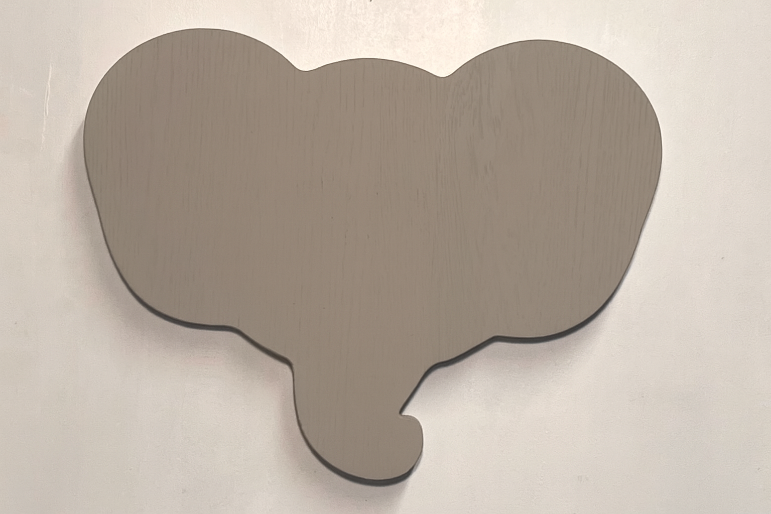 Elefant dyrehoved i træ – vægdekoration til børneværelset