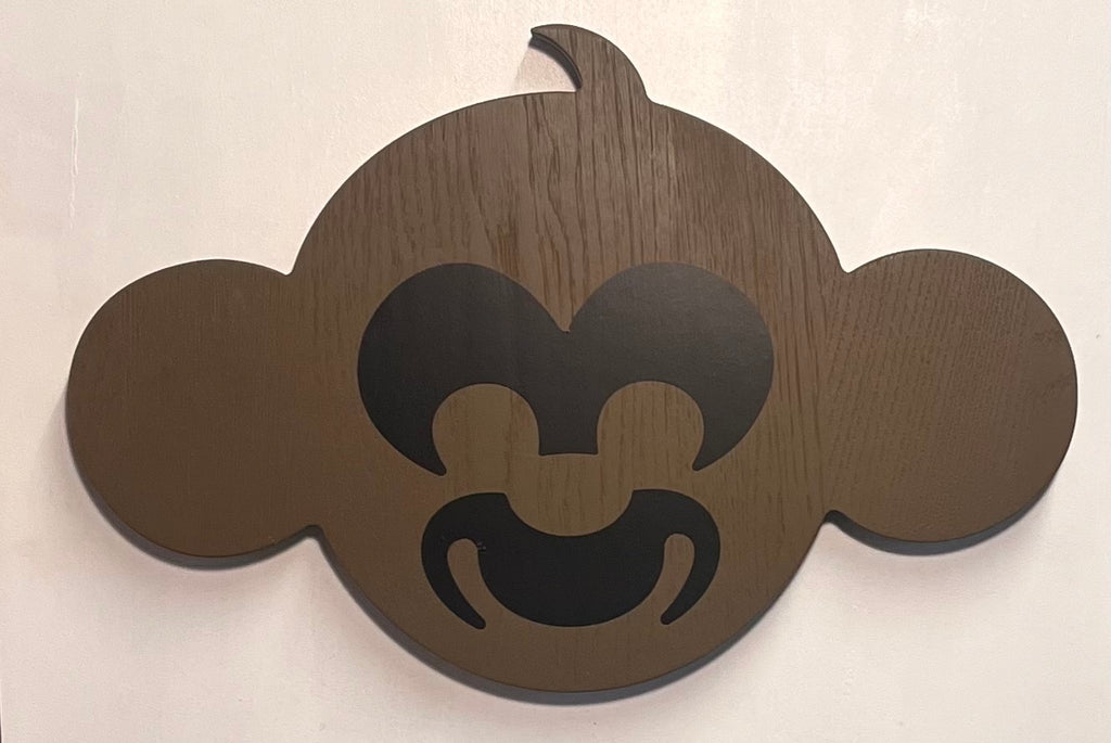 Abe dyrehoved i træ – vægdekoration til børneværelset