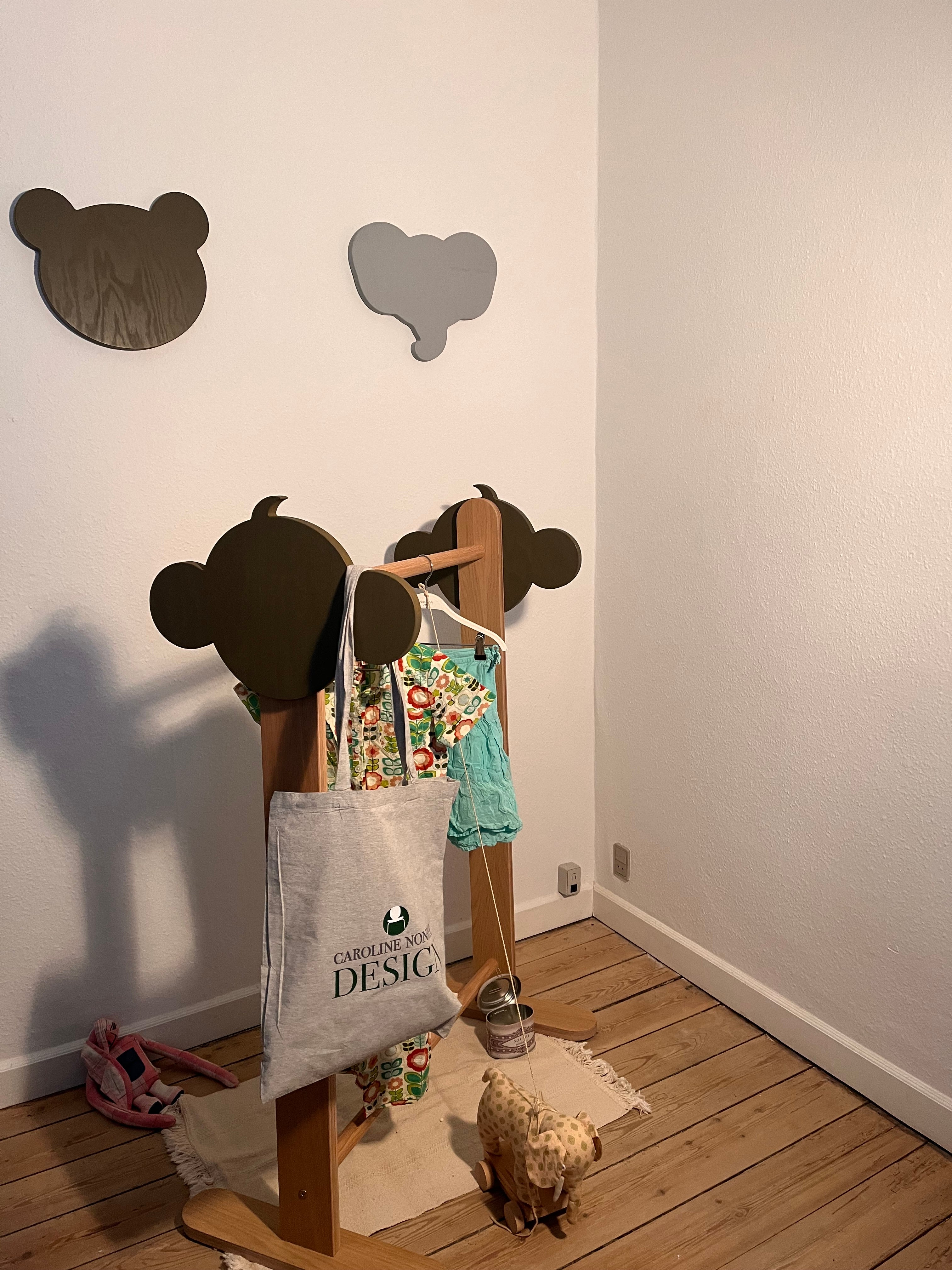 Bjørne dyrehoved i træ – vægdekoration til børneværelset