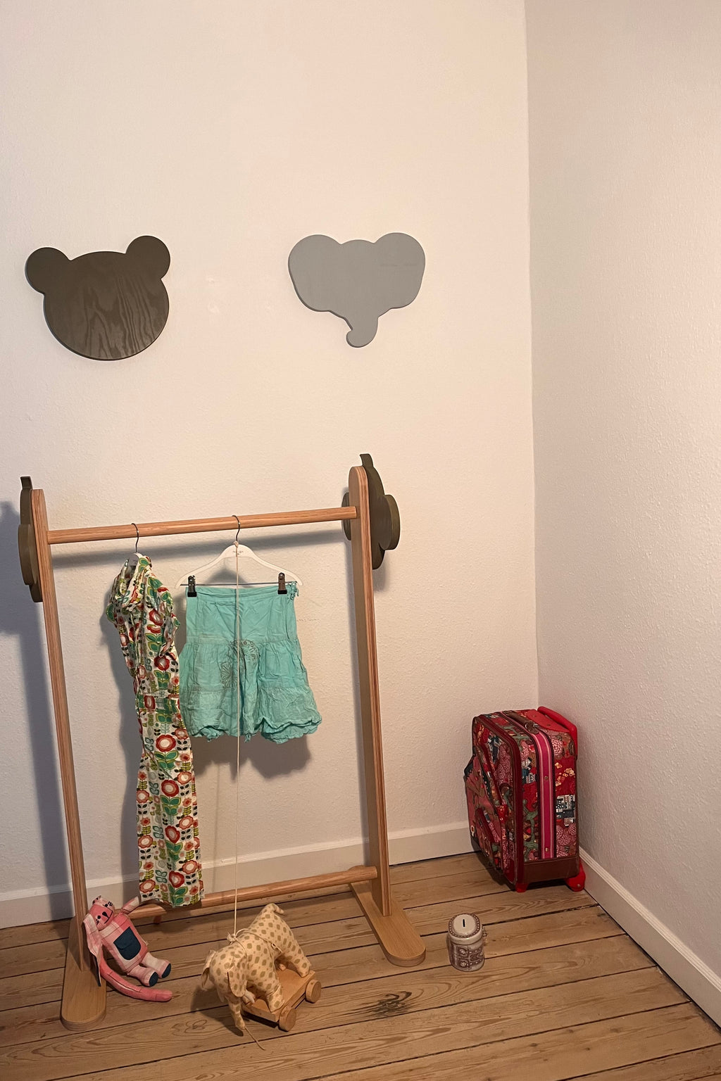 Elefant dyrehoved i træ – vægdekoration til børneværelset