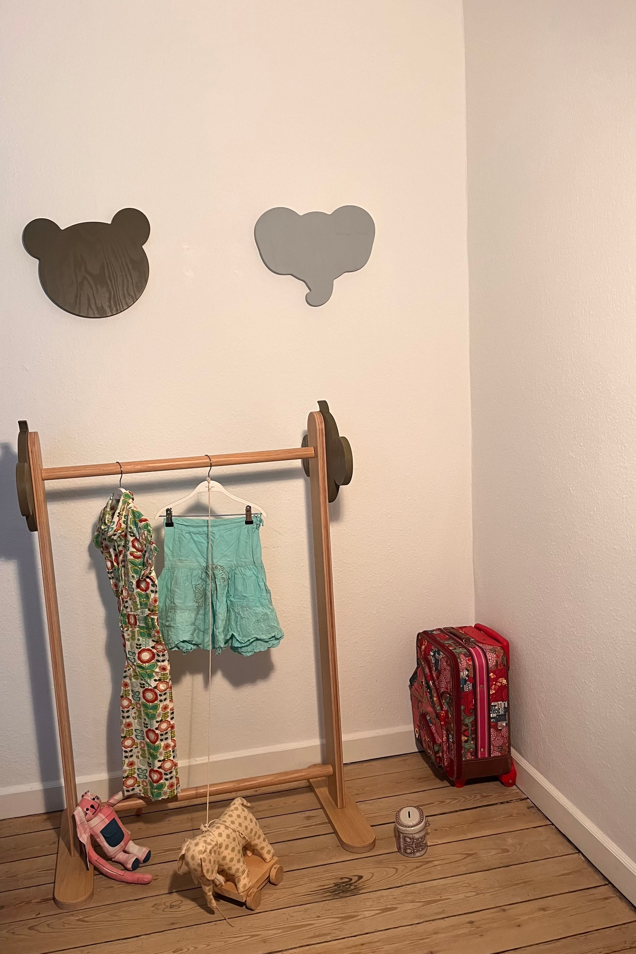 Elefant dyrehoved i træ – vægdekoration til børneværelset